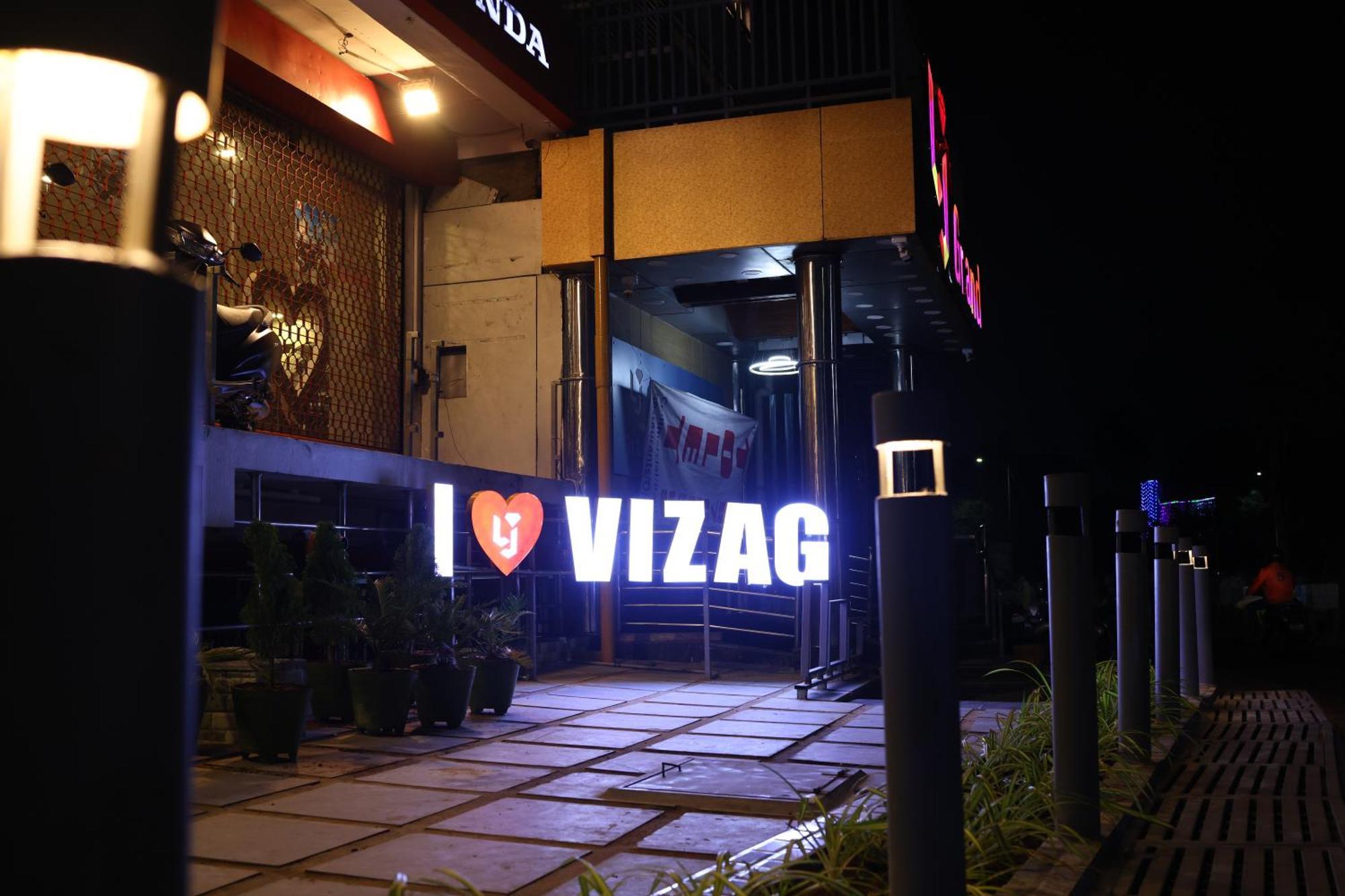 Hotel Lj Dadi'S Grand Visakhapatnam Exterior foto